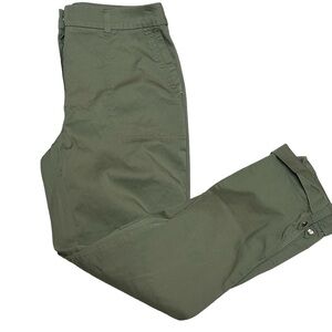Chicos Size 00 Green Khaki pants, pockets, like new